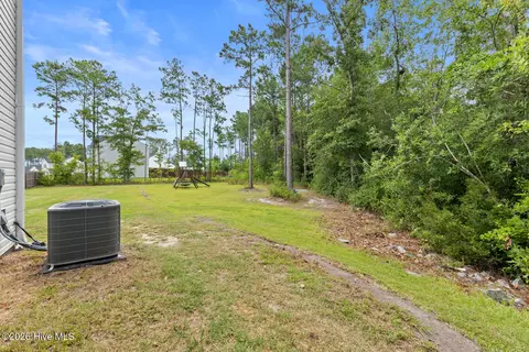 Exterior - 104 Priscilla Pl, Hampstead, NC 28443 photo 3 of 5