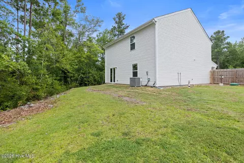 Exterior - 104 Priscilla Pl, Hampstead, NC 28443 photo 4 of 5