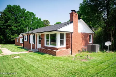 1009 W New Hampshire Ave, Southern Pines, NC 28387