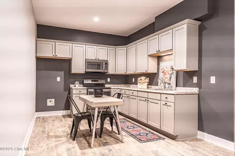 Kitchen - 140 Edgewater Pl, Pinehurst, NC 28374 photo 7 of 8