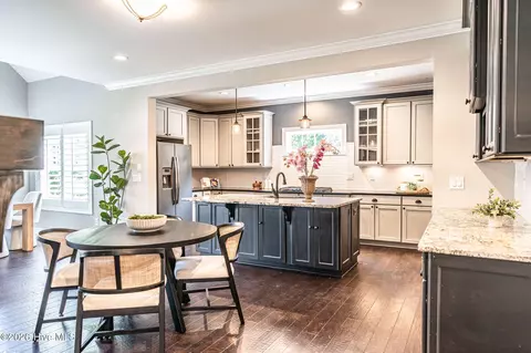 Kitchen - 140 Edgewater Pl, Pinehurst, NC 28374 photo 5 of 8