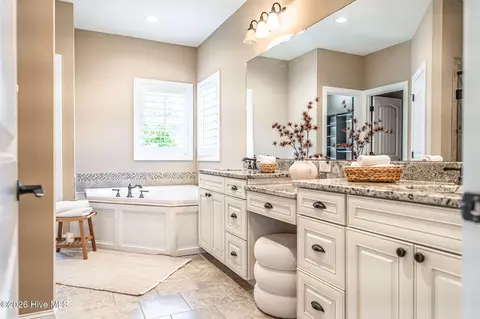 Bath - 140 Edgewater Pl, Pinehurst, NC 28374 photo 2 of 8