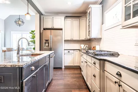 Kitchen - 140 Edgewater Pl, Pinehurst, NC 28374 photo 3 of 8