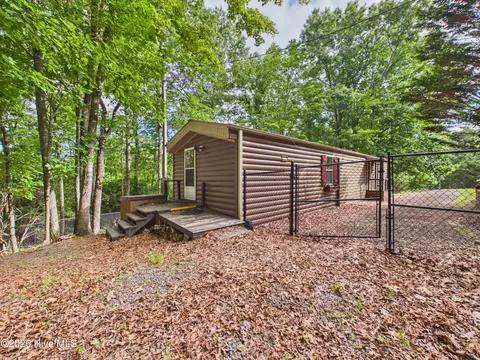 Exterior - 30 Sapphire Rdg, Murphy, NC 28906 photo 2 of 6