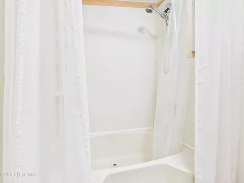 Bath - 30 Sapphire Rdg, Murphy, NC 28906 photo 2 of 2