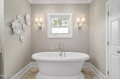 Bath - 124 Cedar Point Dr, Wallace, NC 28466 photo 2 of 5