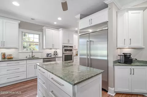 Kitchen - 124 Cedar Point Dr, Wallace, NC 28466 photo 4 of 5
