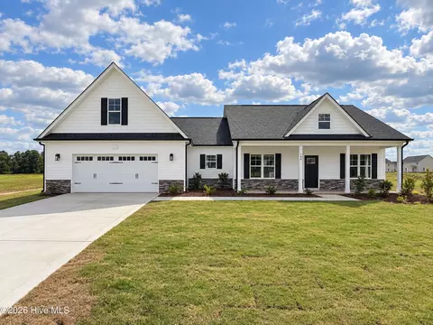 140 Margot Manor Dr, Benson, NC 27504