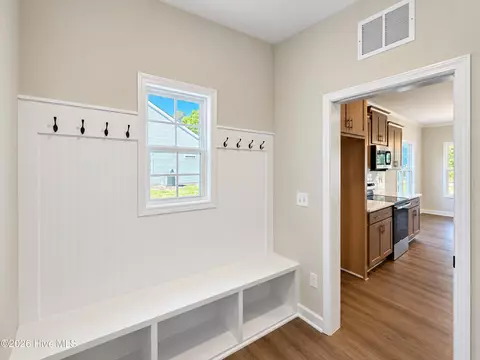 Entry Way - 20 Yardley Dr, Smithfield, NC 27577 photo 2 of 2
