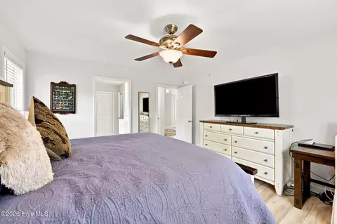 Bedroom - 2405 Longleaf Dr W, Pinehurst, NC 28374 photo 2 of 3