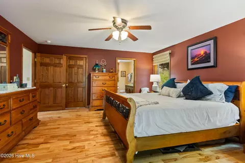 Bedroom - 390 Timberwood Hills Rd, Murphy, NC 28906 photo 3 of 10