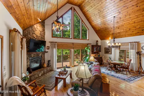 Living - 390 Timberwood Hills Rd, Murphy, NC 28906 photo 3 of 3