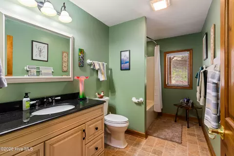 Bath - 390 Timberwood Hills Rd, Murphy, NC 28906 photo 9 of 11