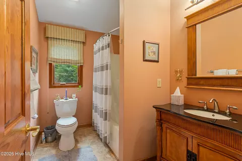 Bath - 390 Timberwood Hills Rd, Murphy, NC 28906 photo 6 of 11