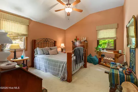 Bedroom - 390 Timberwood Hills Rd, Murphy, NC 28906 photo 4 of 10