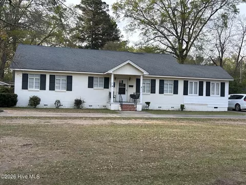911 Atkinson St, Laurinburg, NC 28352