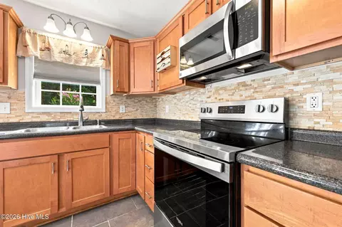 Kitchen - 204 Stag Ct, Hubert, NC 28539 photo 1 of 6