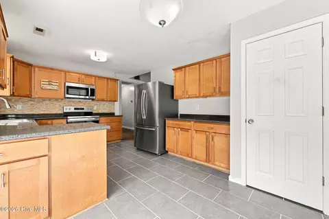 Kitchen - 204 Stag Ct, Hubert, NC 28539 photo 4 of 6