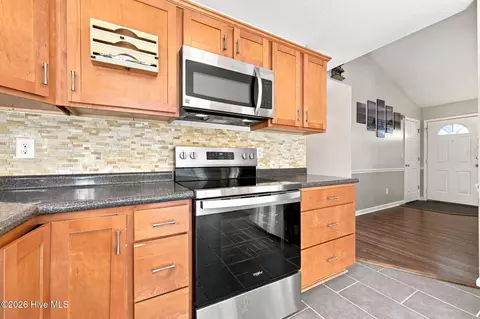 Kitchen - 204 Stag Ct, Hubert, NC 28539 photo 2 of 6