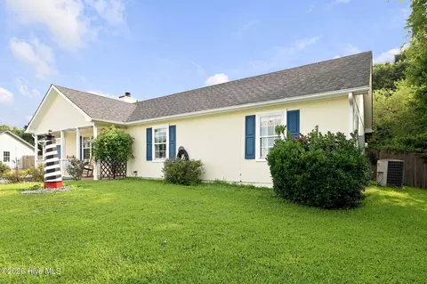 Exterior - 204 Stag Ct, Hubert, NC 28539 photo 2 of 9