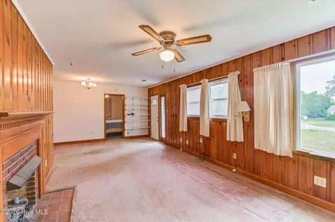 Living - 3223 Ware Rd, Augusta, GA 30909 photo 3 of 4