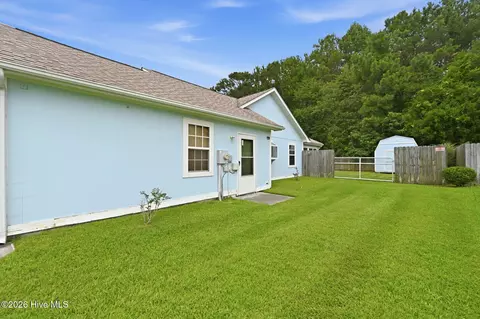 Exterior - 121 Daphne Dr, Hubert, NC 28539 photo 5 of 14