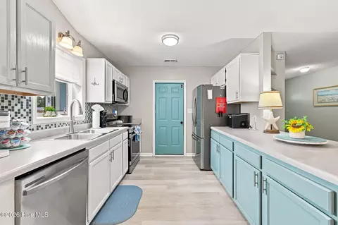 Kitchen - 121 Daphne Dr, Hubert, NC 28539 photo 3 of 6