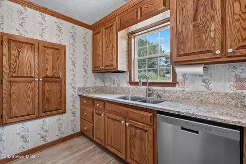 Kitchen - 282 Riggs Rd, Hubert, NC 28539 photo 5 of 6