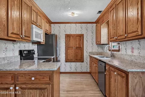 Kitchen - 282 Riggs Rd, Hubert, NC 28539 photo 2 of 6