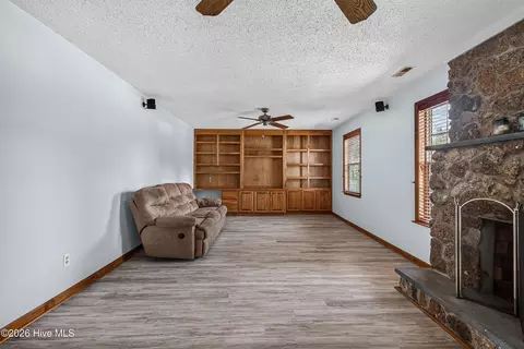 Living - 282 Riggs Rd, Hubert, NC 28539 photo 3 of 4