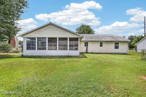 Exterior - 282 Riggs Rd, Hubert, NC 28539 photo 5 of 9