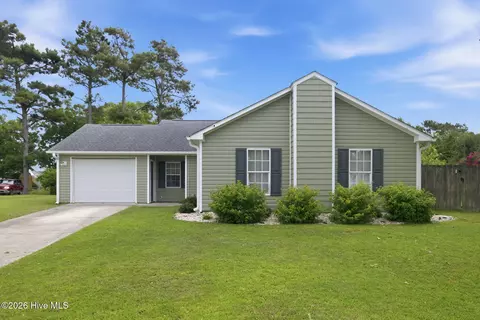 1006 Birch Ct, Morehead City, NC 28557