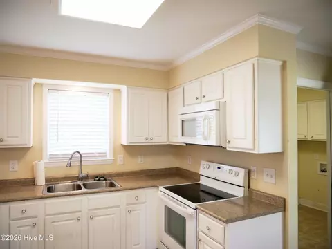 Kitchen - 424 Wilcox Rd, Kinston, NC 28501 photo 2 of 3