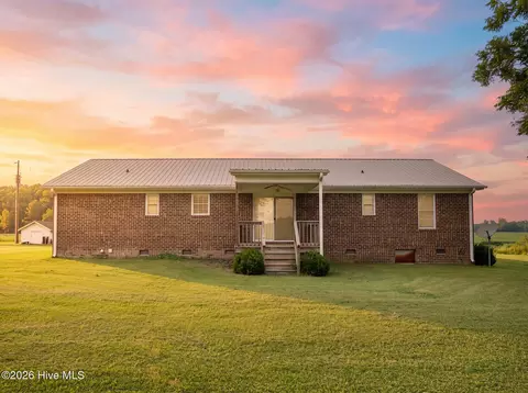 Exterior - 424 Wilcox Rd, Kinston, NC 28501 photo 4 of 4