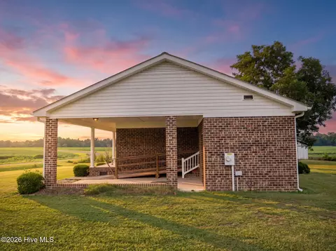 Exterior - 424 Wilcox Rd, Kinston, NC 28501 photo 3 of 4