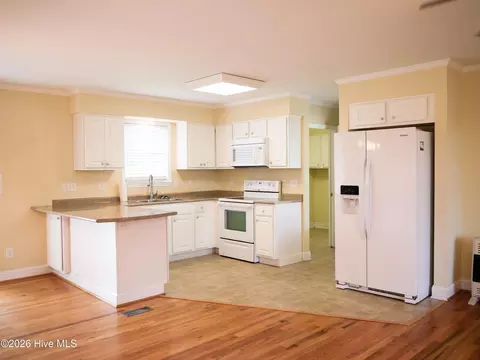Kitchen - 424 Wilcox Rd, Kinston, NC 28501 photo 1 of 3
