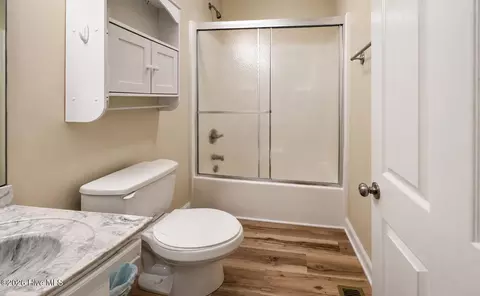 Bath - 424 Wilcox Rd, Kinston, NC 28501 photo 1 of 6