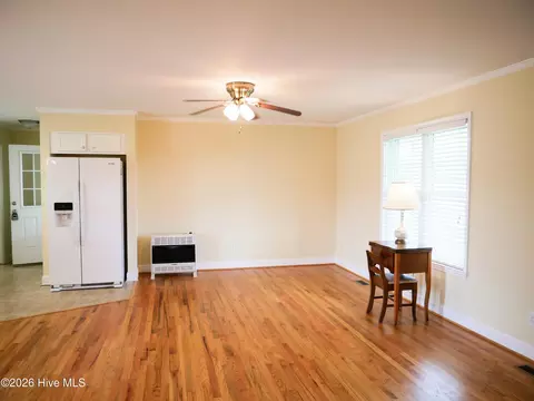 Living - 424 Wilcox Rd, Kinston, NC 28501 photo 1 of 2