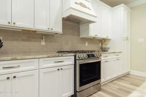 Kitchen - 101 Beaver Trl, Hubert, NC 28539 photo 3 of 4