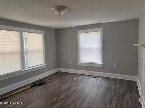 511 E Woodall St, Smithfield, NC 27577 photo 2