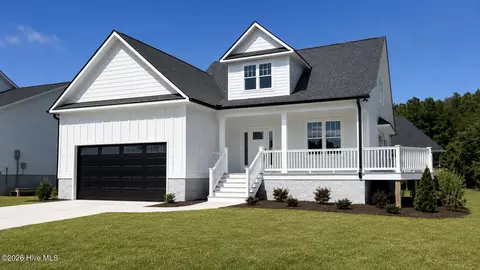 102 N River Club Dr, Beaufort, NC 28516