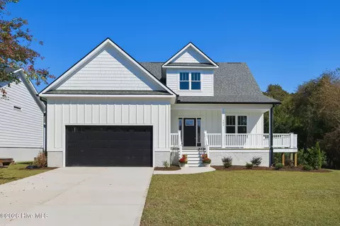 102 N River Club Dr, Beaufort, NC 28516