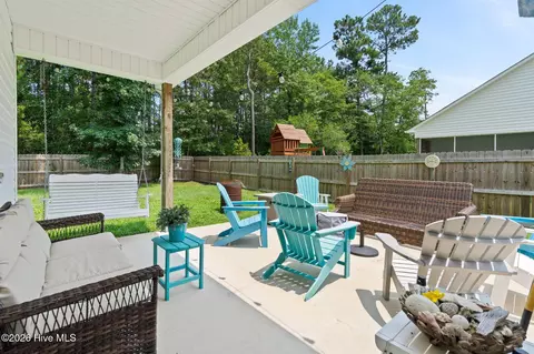 Exterior - 1001 Dan Owen Dr, Hampstead, NC 28443 photo 4 of 8