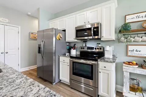 Kitchen - 1001 Dan Owen Dr, Hampstead, NC 28443 photo 4 of 8