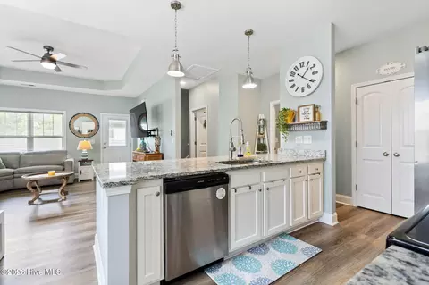Kitchen - 1001 Dan Owen Dr, Hampstead, NC 28443 photo 6 of 8