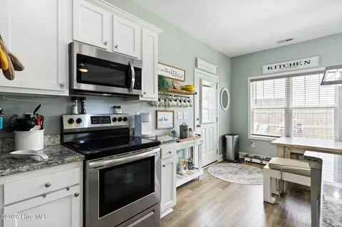 Kitchen - 1001 Dan Owen Dr, Hampstead, NC 28443 photo 8 of 8
