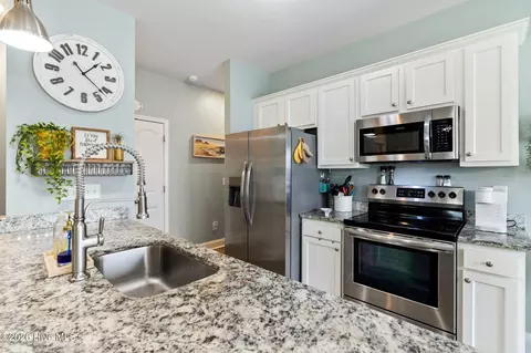 Kitchen - 1001 Dan Owen Dr, Hampstead, NC 28443 photo 3 of 8
