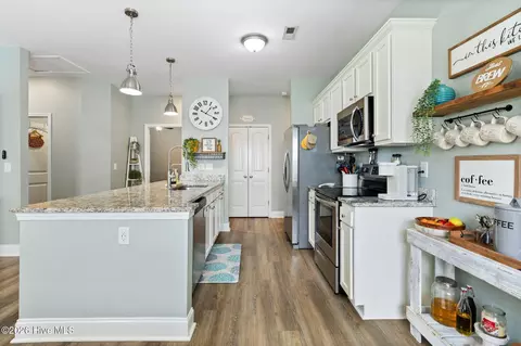 Kitchen - 1001 Dan Owen Dr, Hampstead, NC 28443 photo 5 of 8
