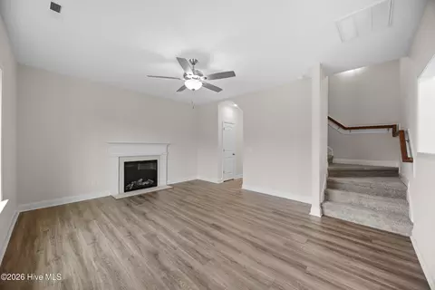 Living - 416 Fore Pl, Jacksonville, NC 28540 photo 2 of 3