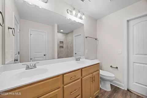 Bath - 416 Fore Pl, Jacksonville, NC 28540 photo 3 of 3